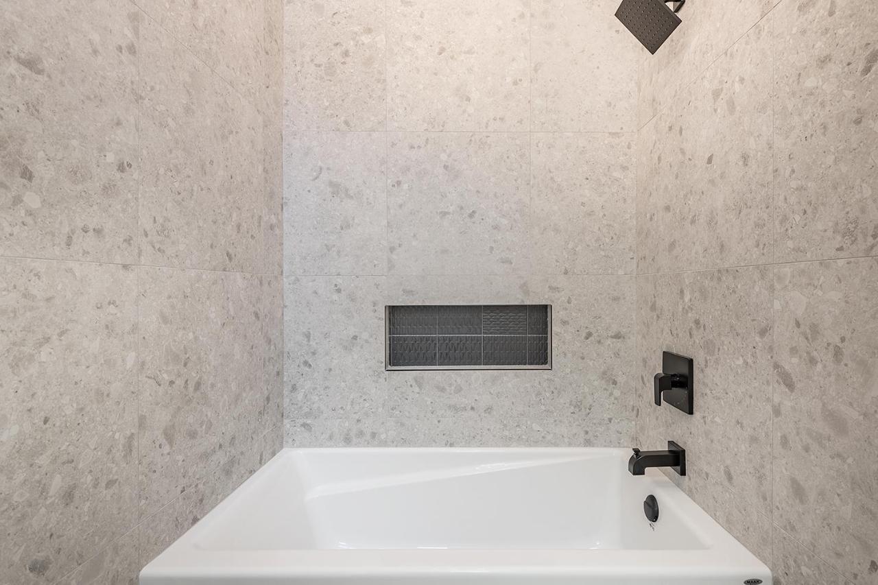 Free Parking Prime Location New Modern Condo Brossard Exteriér fotografie