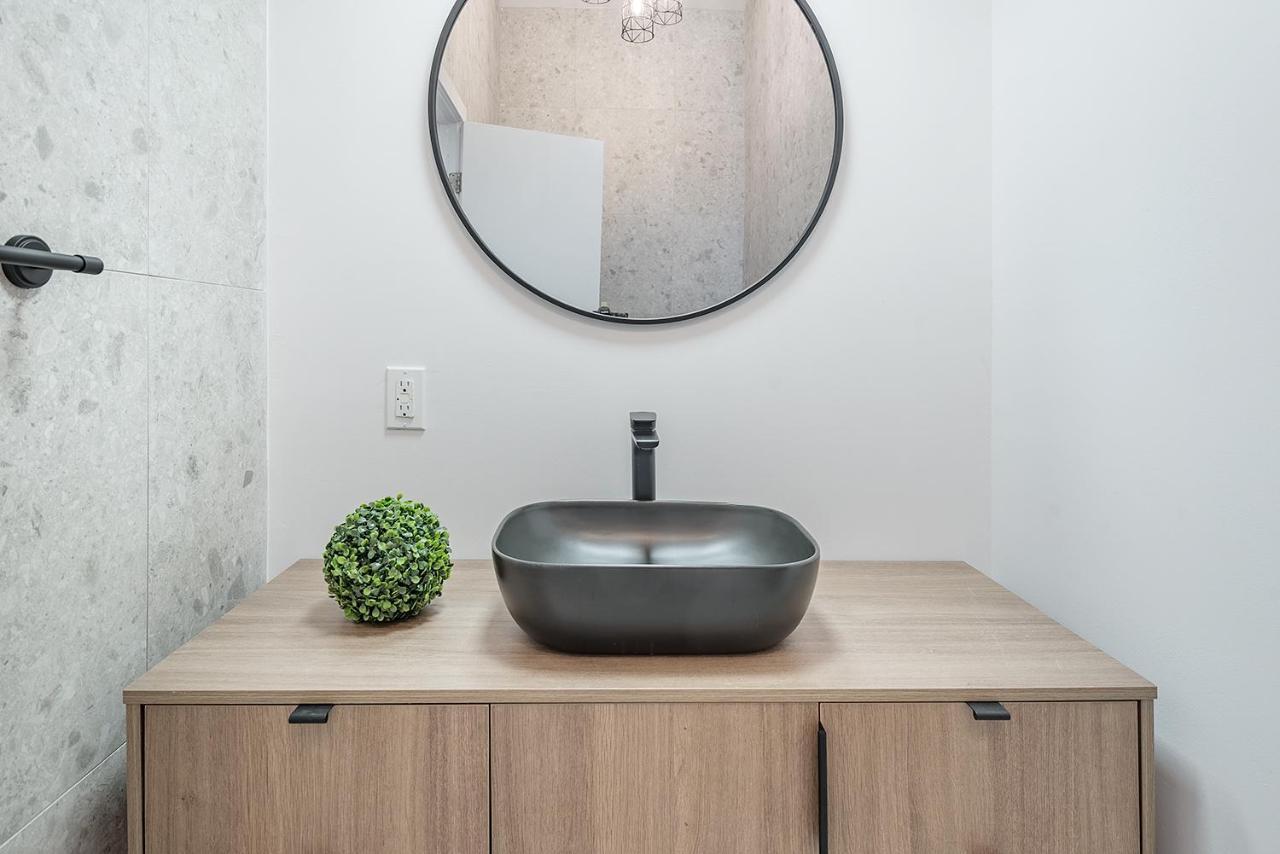 Free Parking Prime Location New Modern Condo Brossard Exteriér fotografie