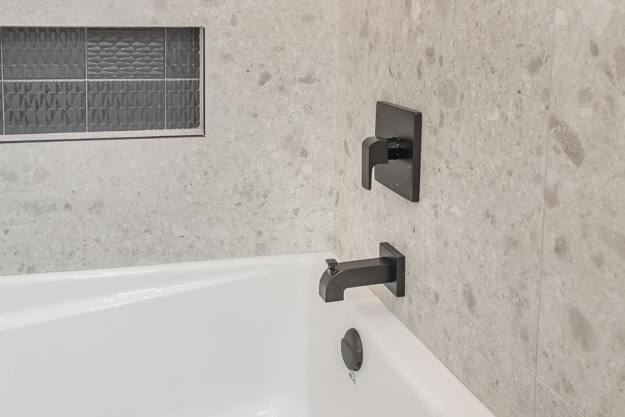 Free Parking Prime Location New Modern Condo Brossard Exteriér fotografie